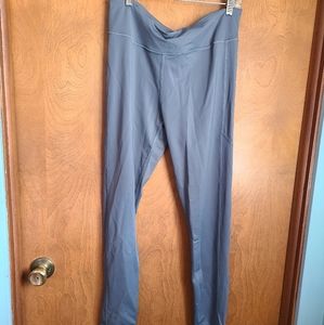 🦩 3/$30 Victoria's Secret Gray Leggings - size large